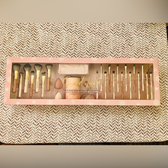 Other - Grand  Luxe Tik Tok Viral Makeup Brush Set 26 pieces.